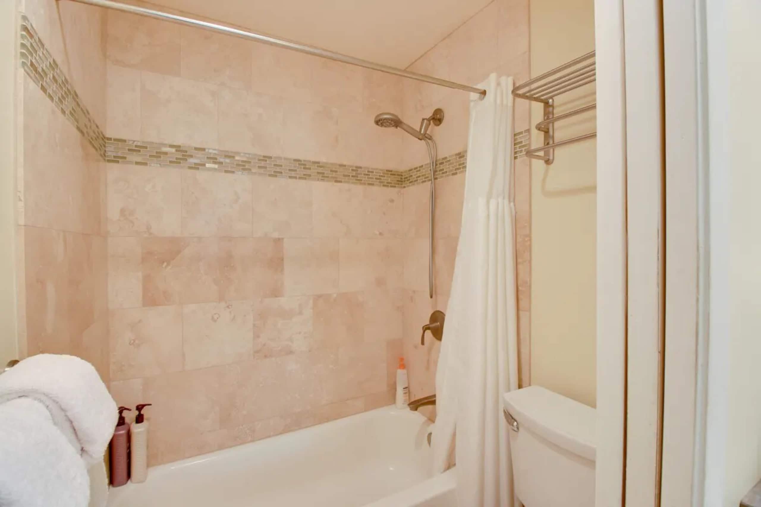 Maui Banyan F-203 Stunning 1 Bedroom Condo With AC - Photo 16