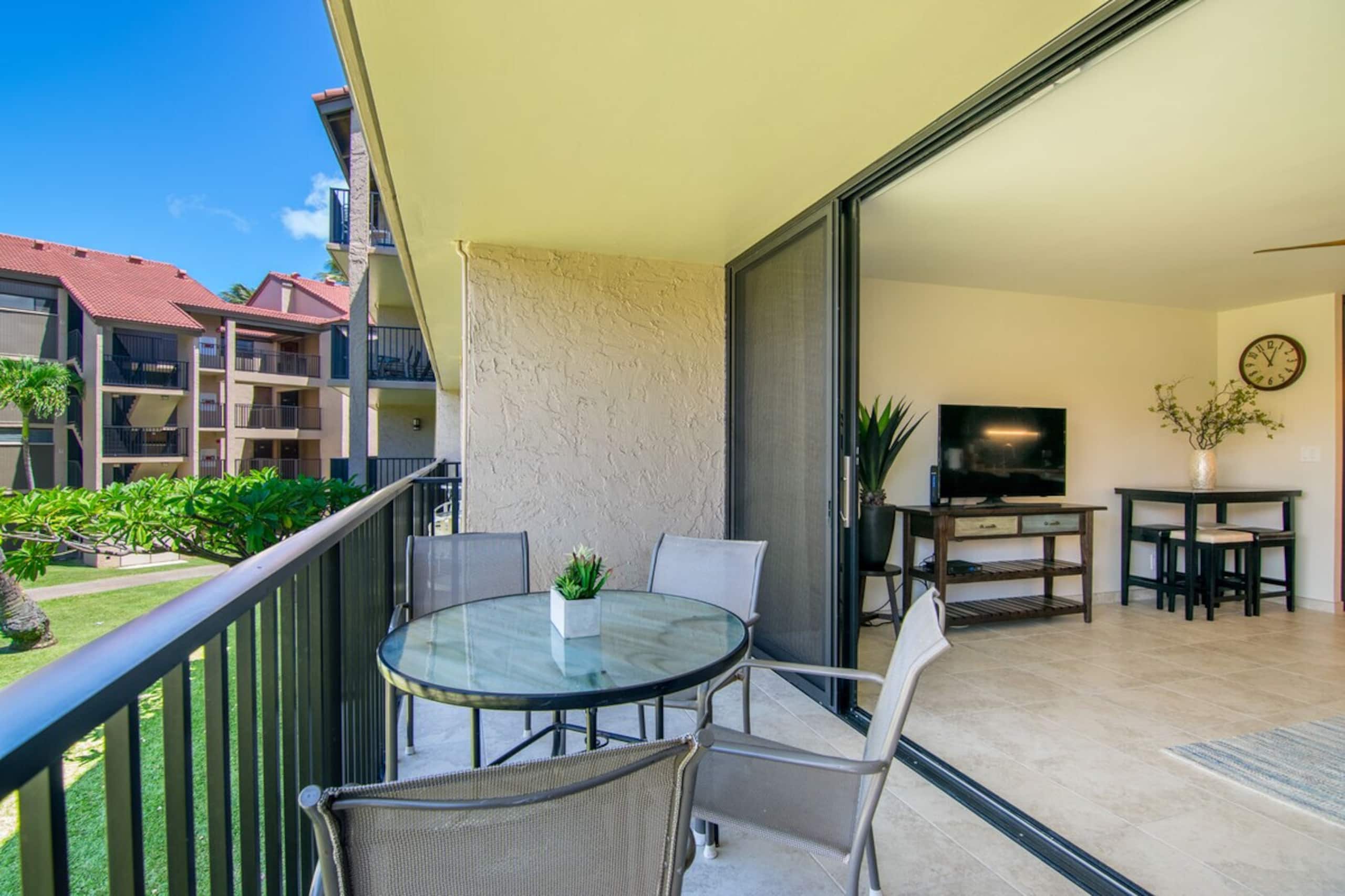 Custom remodel and breathtaking views - Photo 4