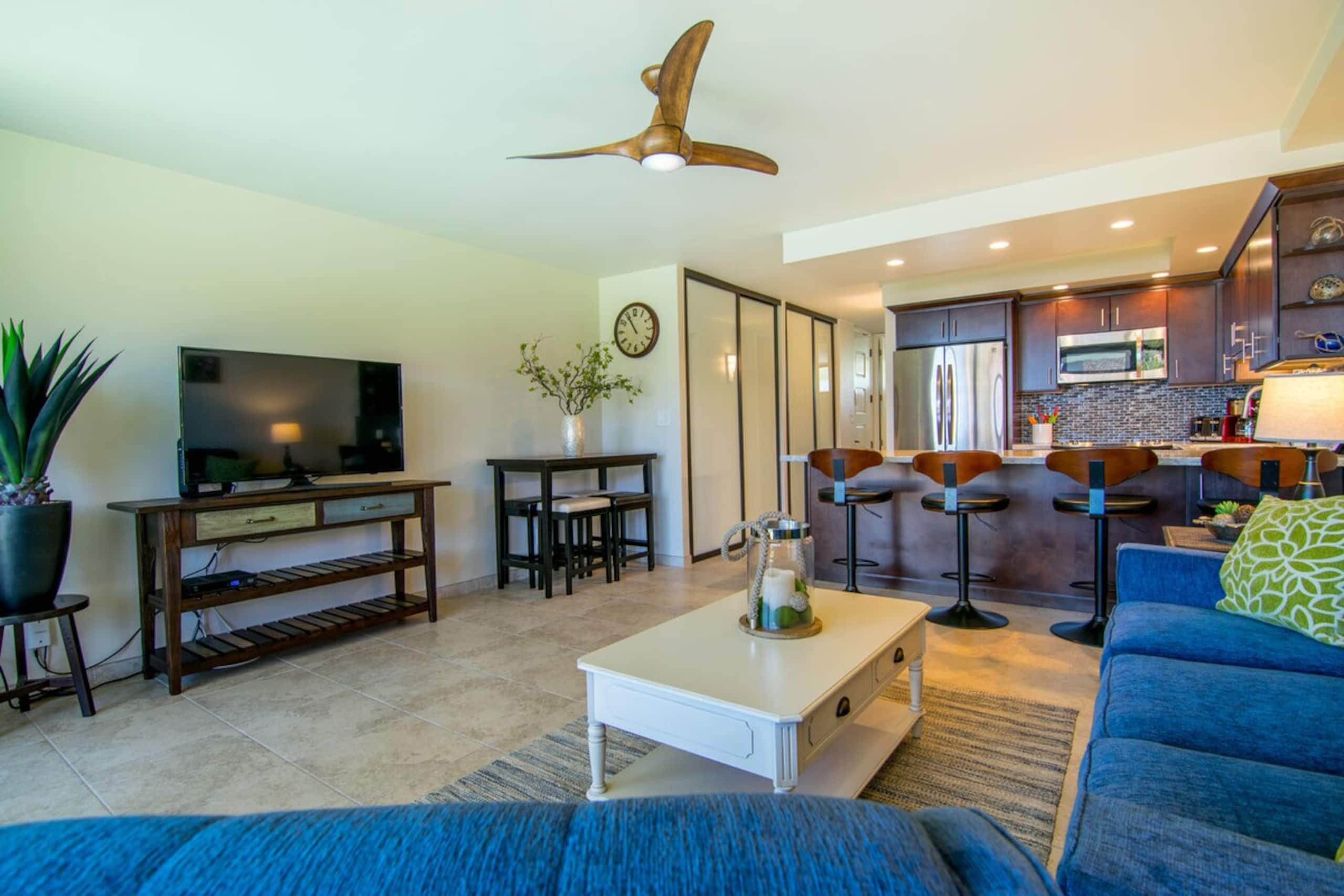 Custom remodel and breathtaking views - Photo 7