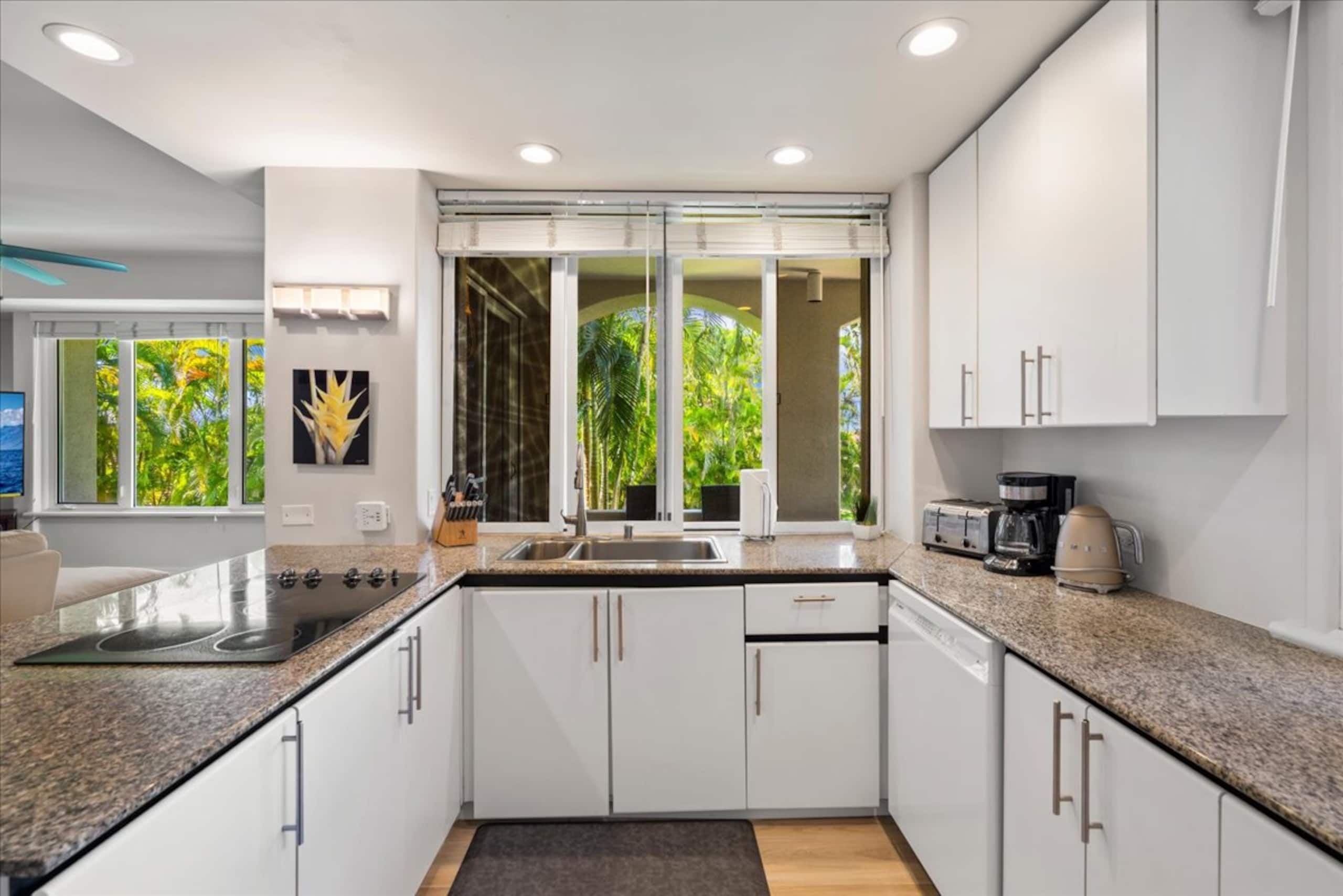 Wailea condo w/ sunset views and pool access - Photo 16