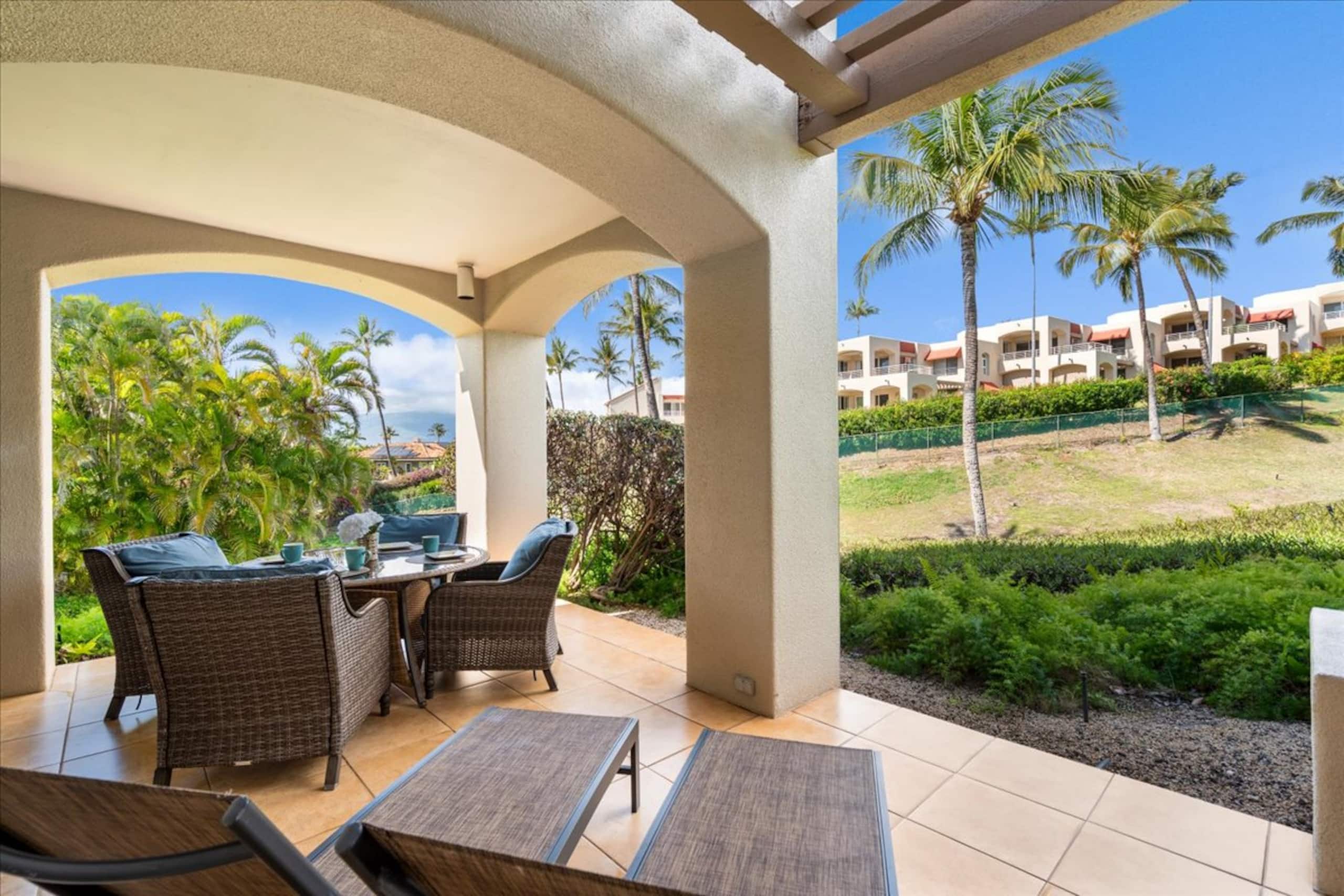 Wailea condo w/ sunset views and pool access - Photo 9
