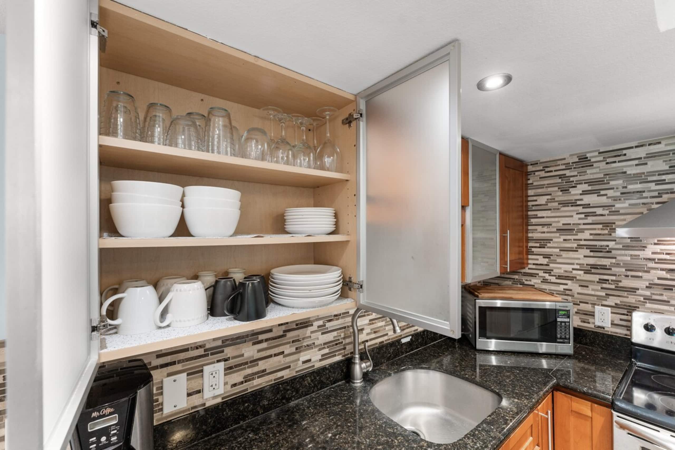 Beachside Bungalow - remodeled 2 bd/bth ground flr - Photo 10