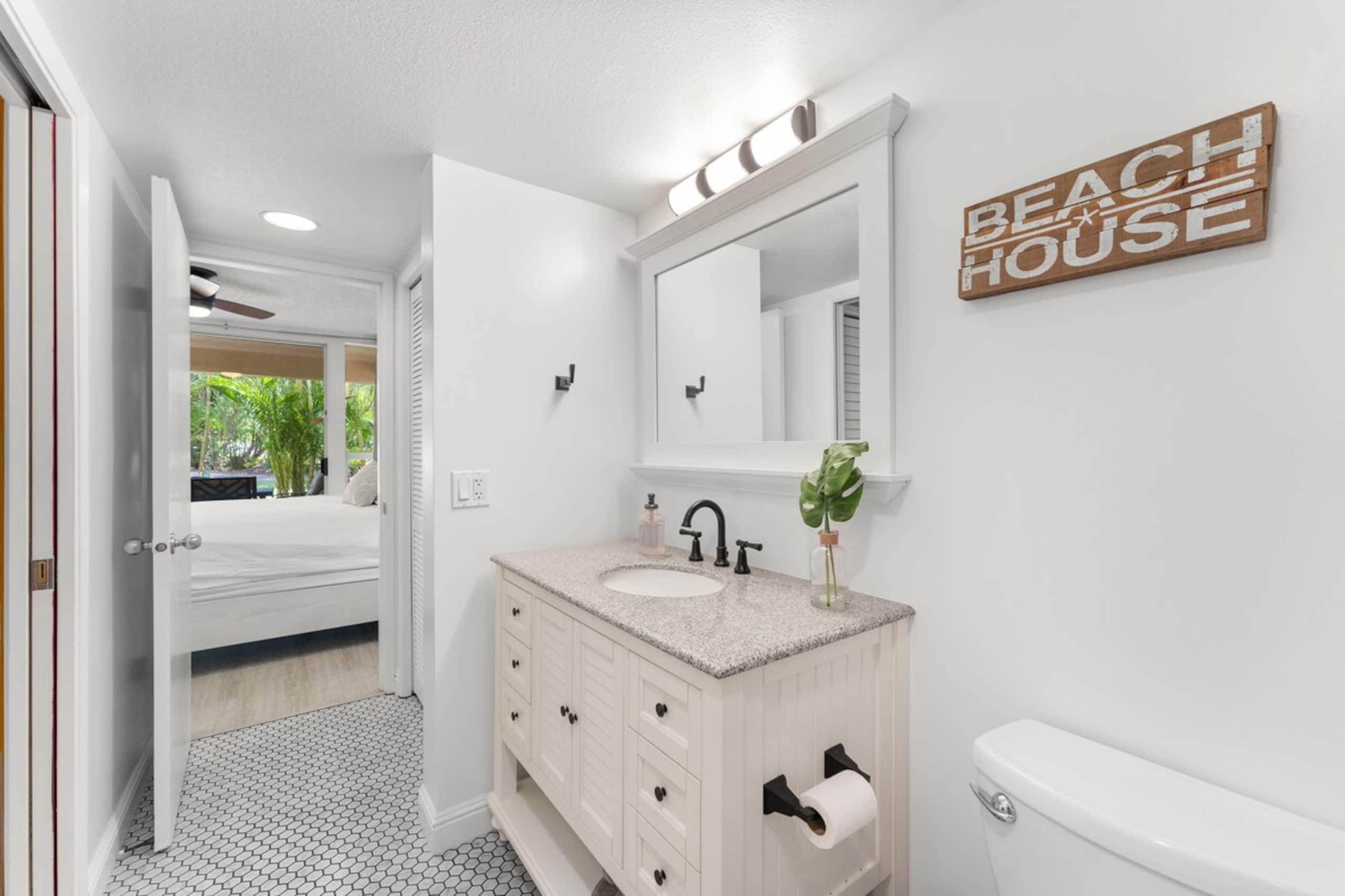 Beachside Bungalow - remodeled 2 bd/bth ground flr - Photo 29