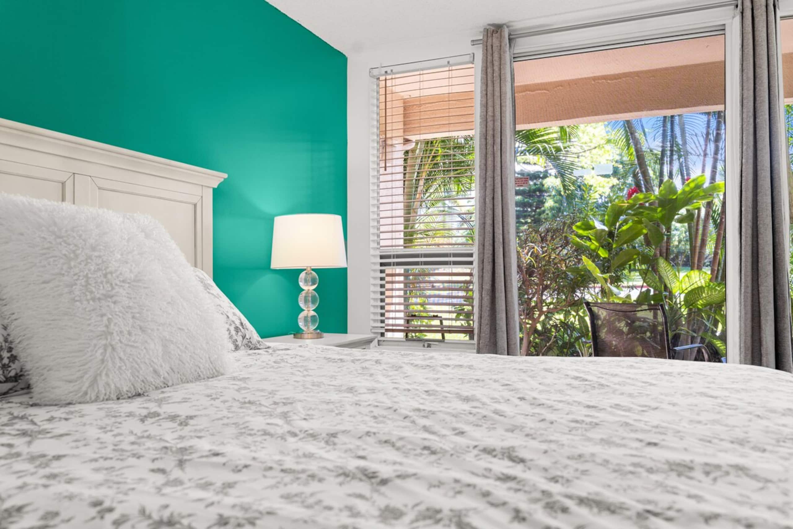 Beachside Bungalow - remodeled 2 bd/bth ground flr - Photo 17
