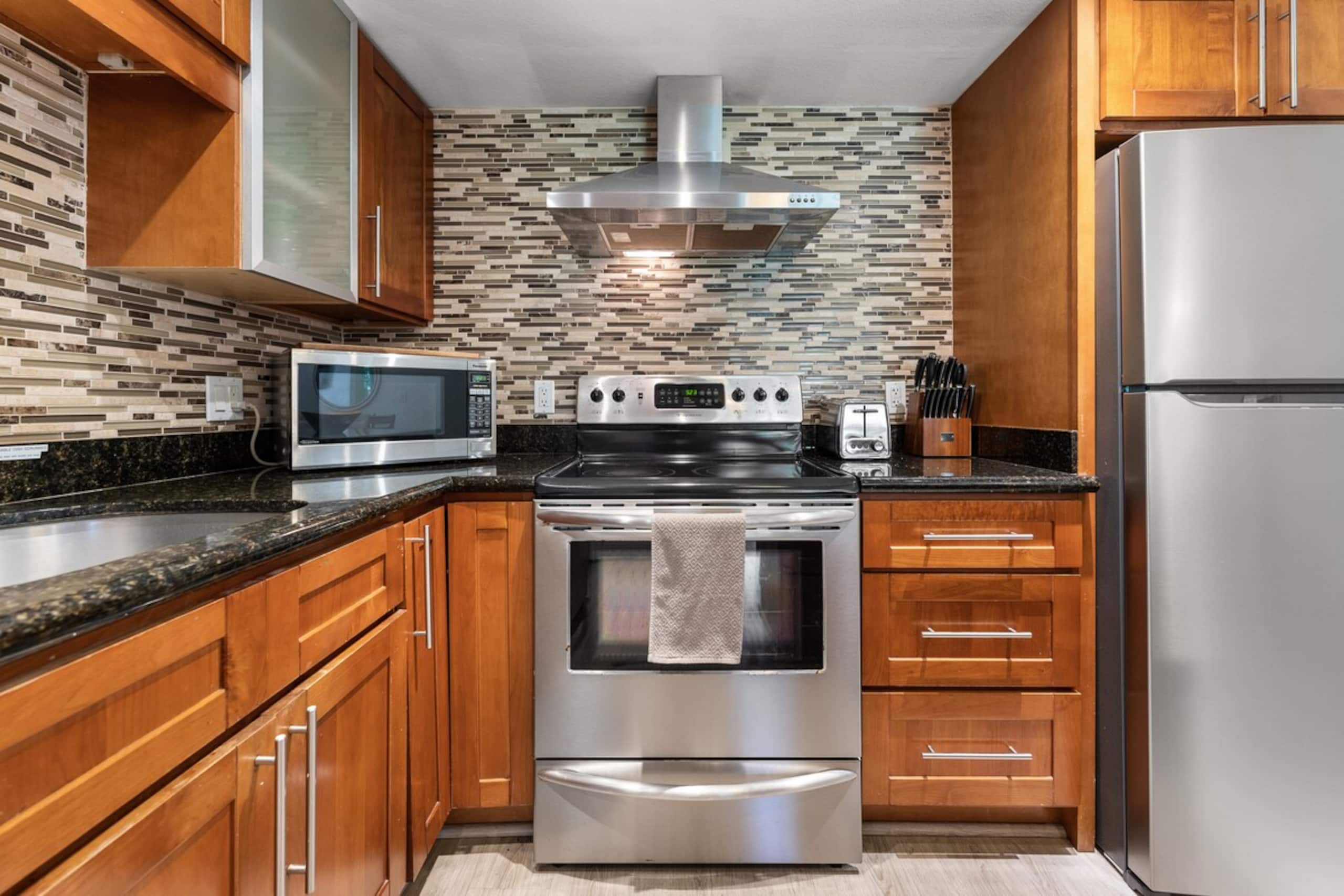 Beachside Bungalow - remodeled 2 bd/bth ground flr - Photo 7
