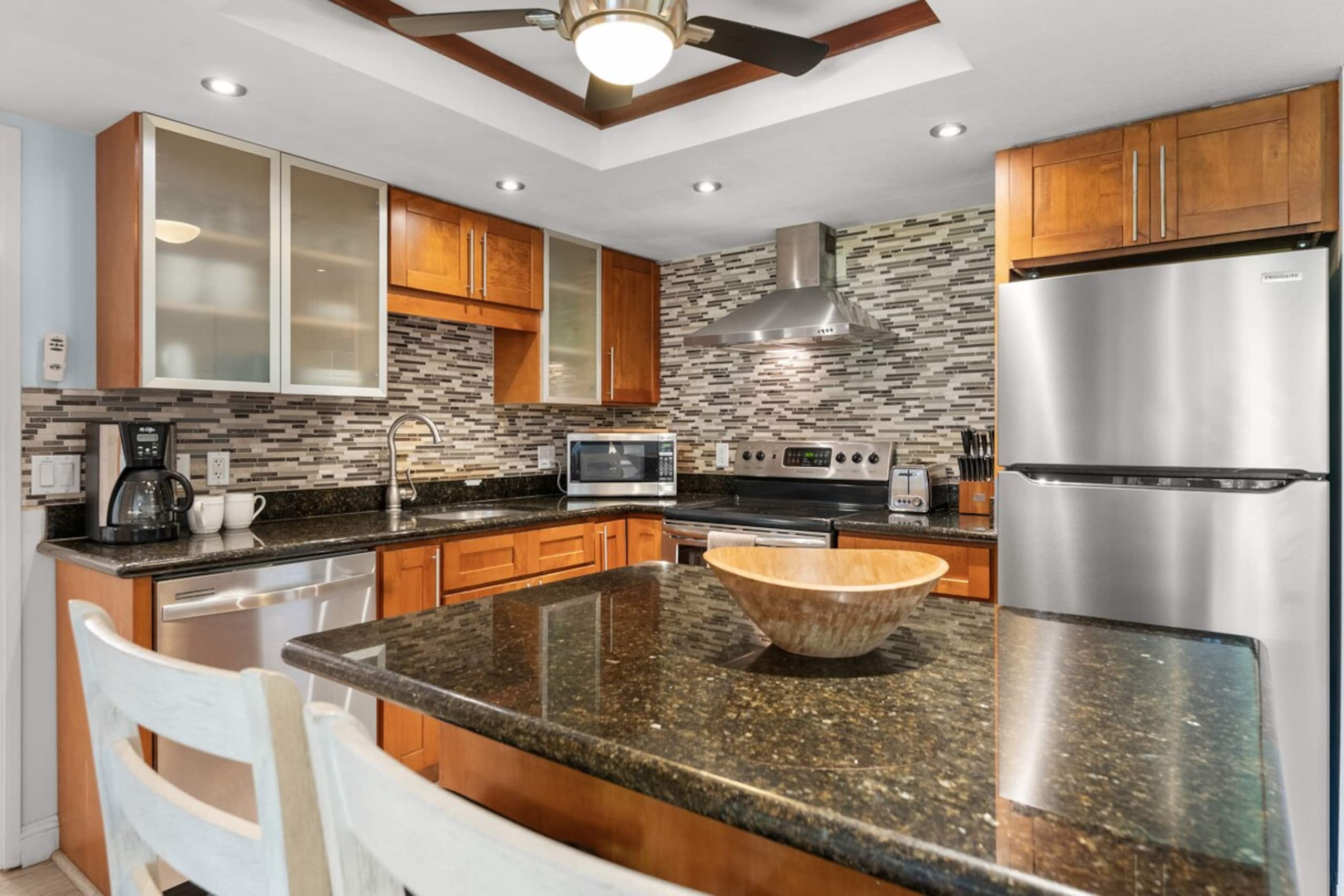 Beachside Bungalow - remodeled 2 bd/bth ground flr - Photo 4