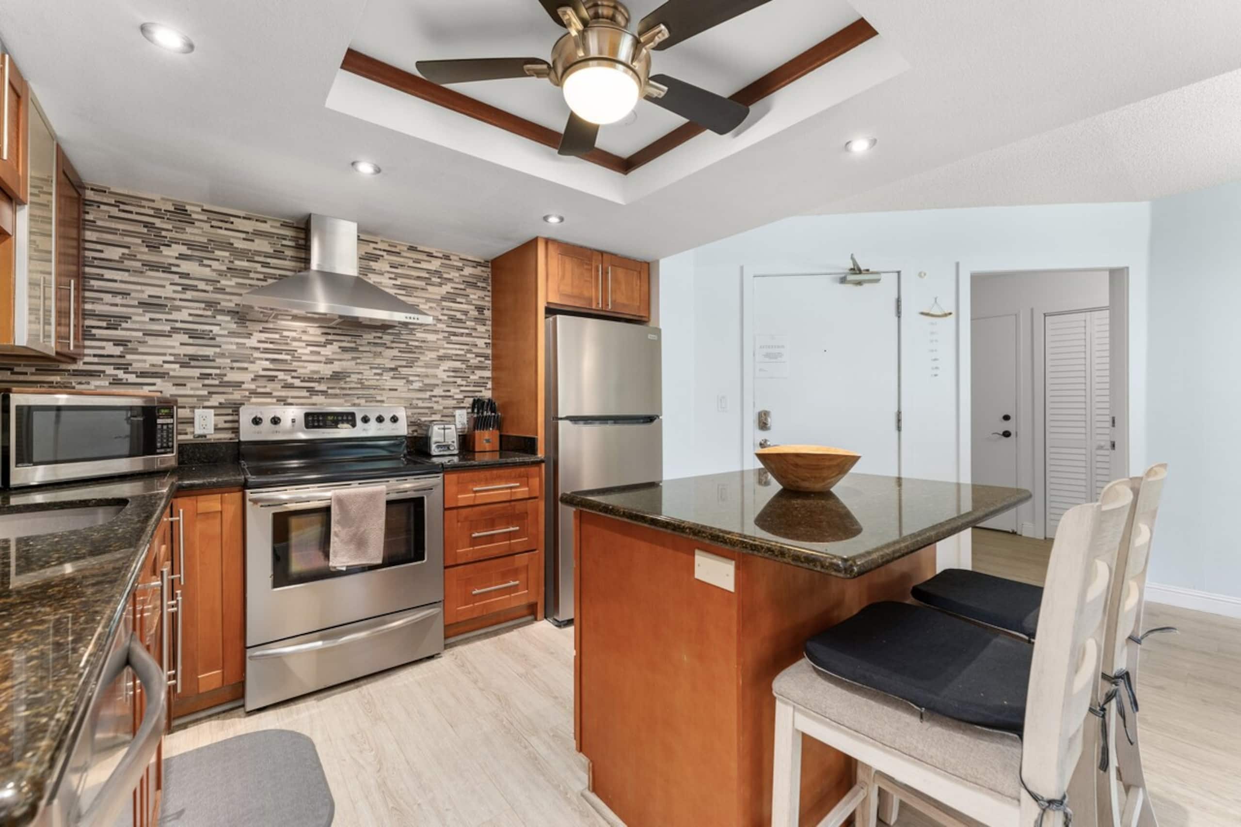 Beachside Bungalow - remodeled 2 bd/bth ground flr - Photo 28