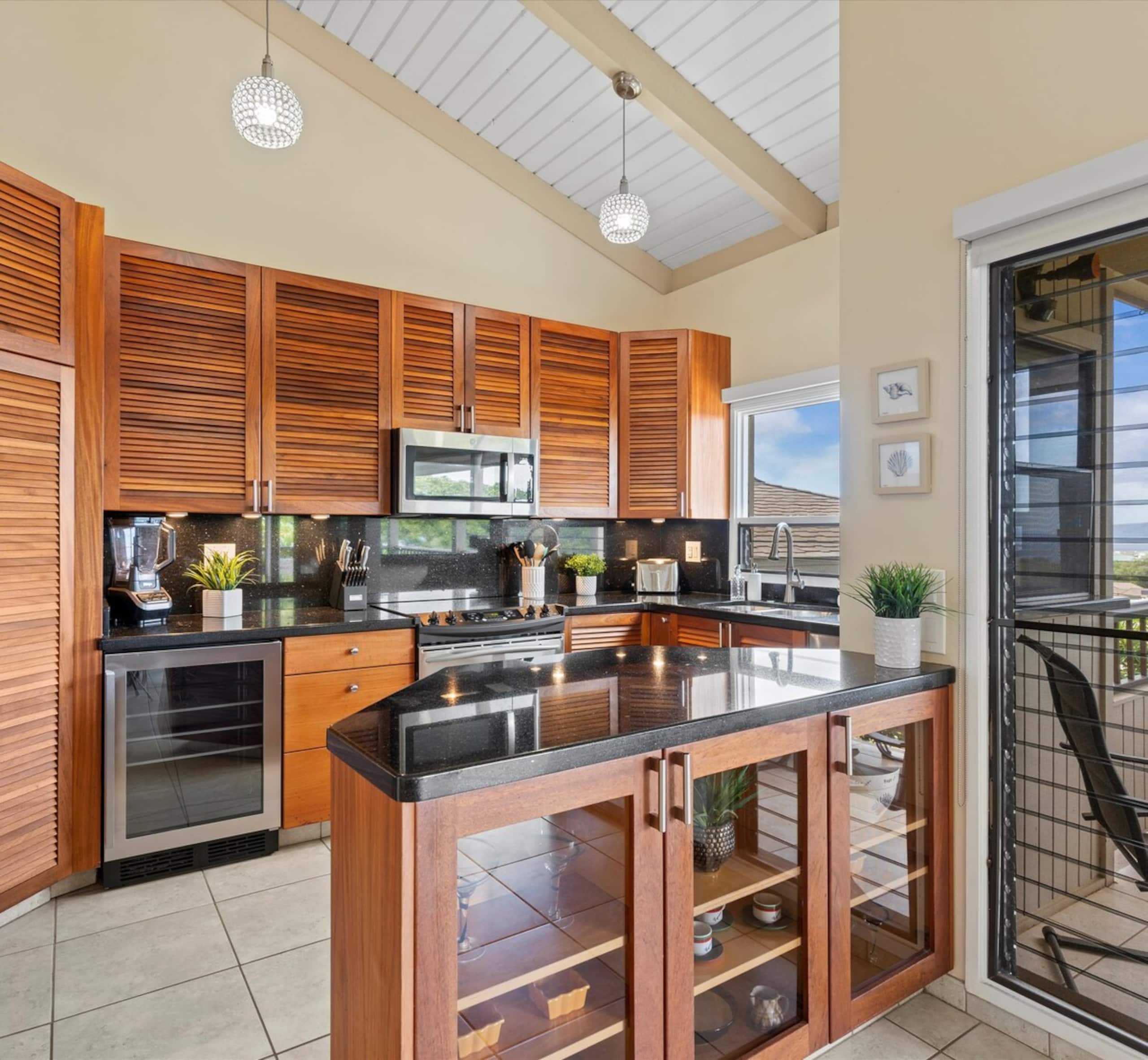 Ocean view condo w/ 2 king beds near beach - Photo 26