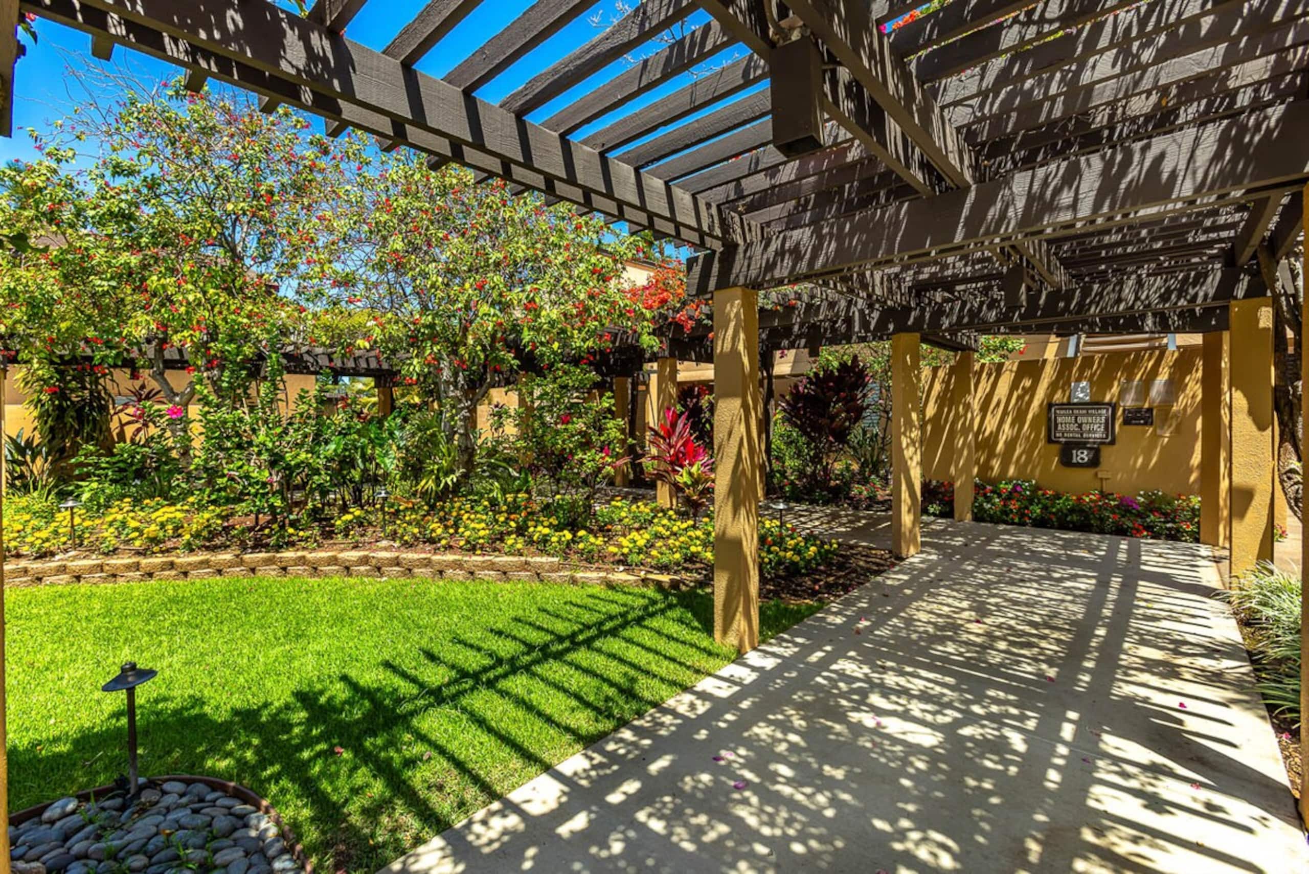 Beachfront Wailea condo w/ garden lanai - Photo 65