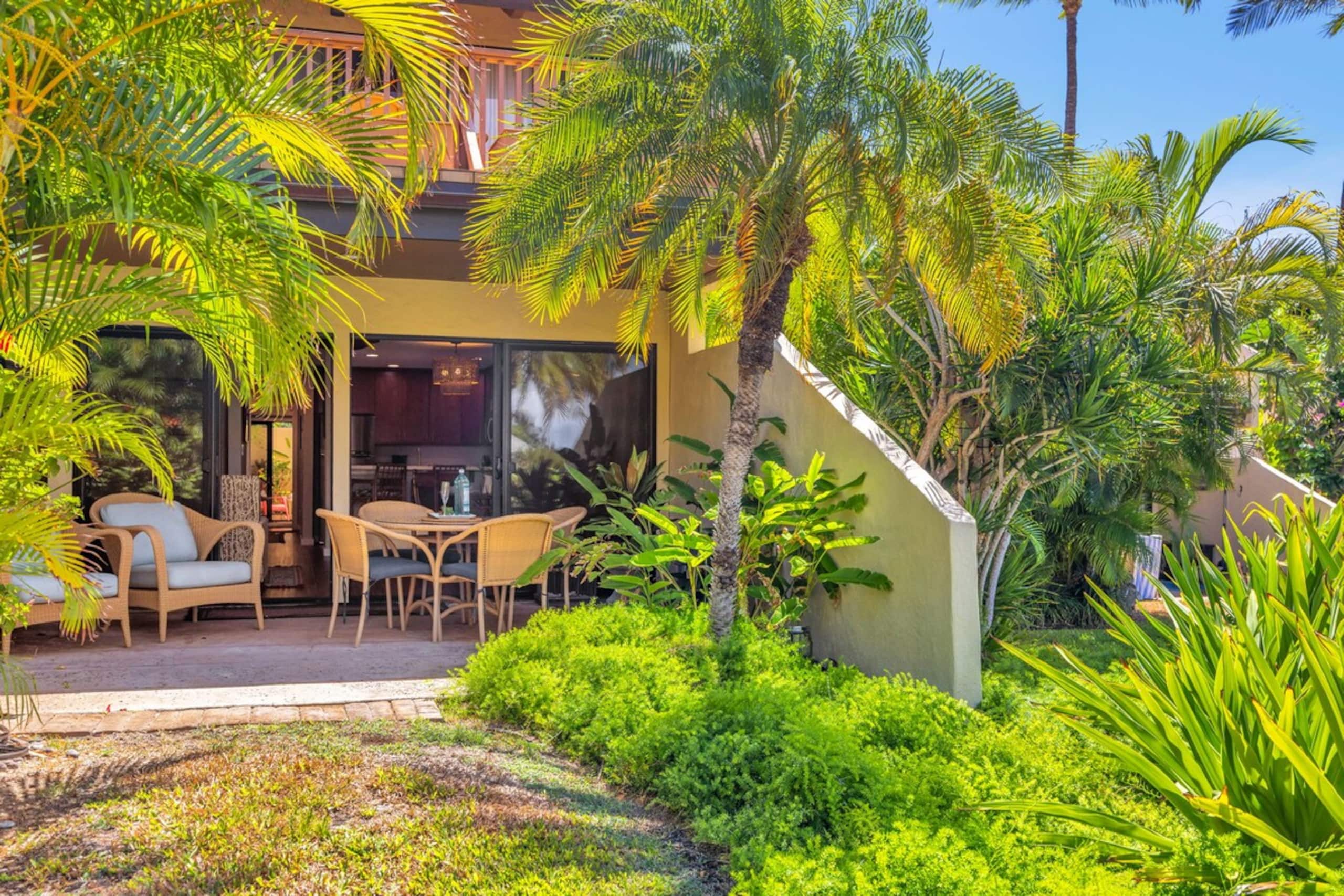Tranquil Retreat surrounded by Tropical Garden - Photo 36