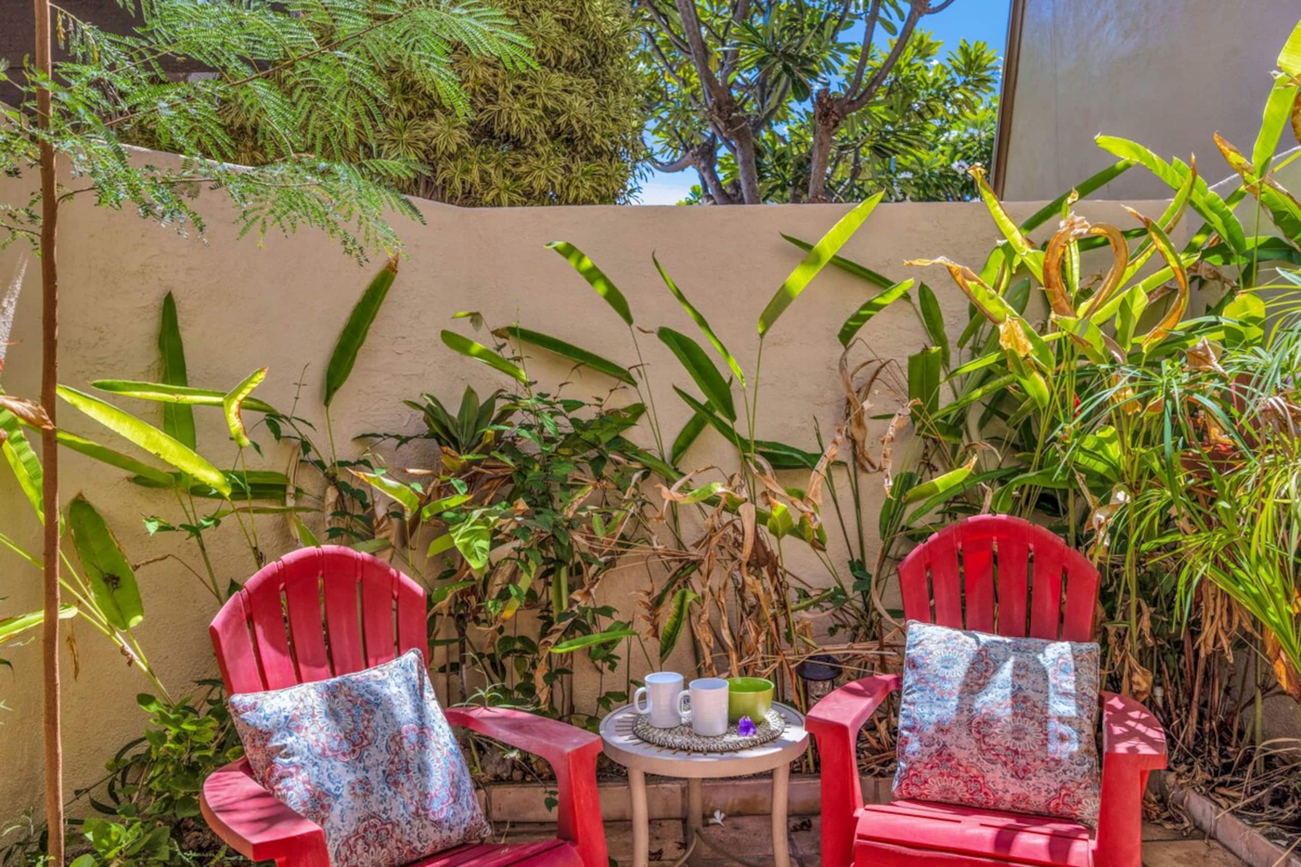Tranquil Retreat surrounded by Tropical Garden - Photo 6
