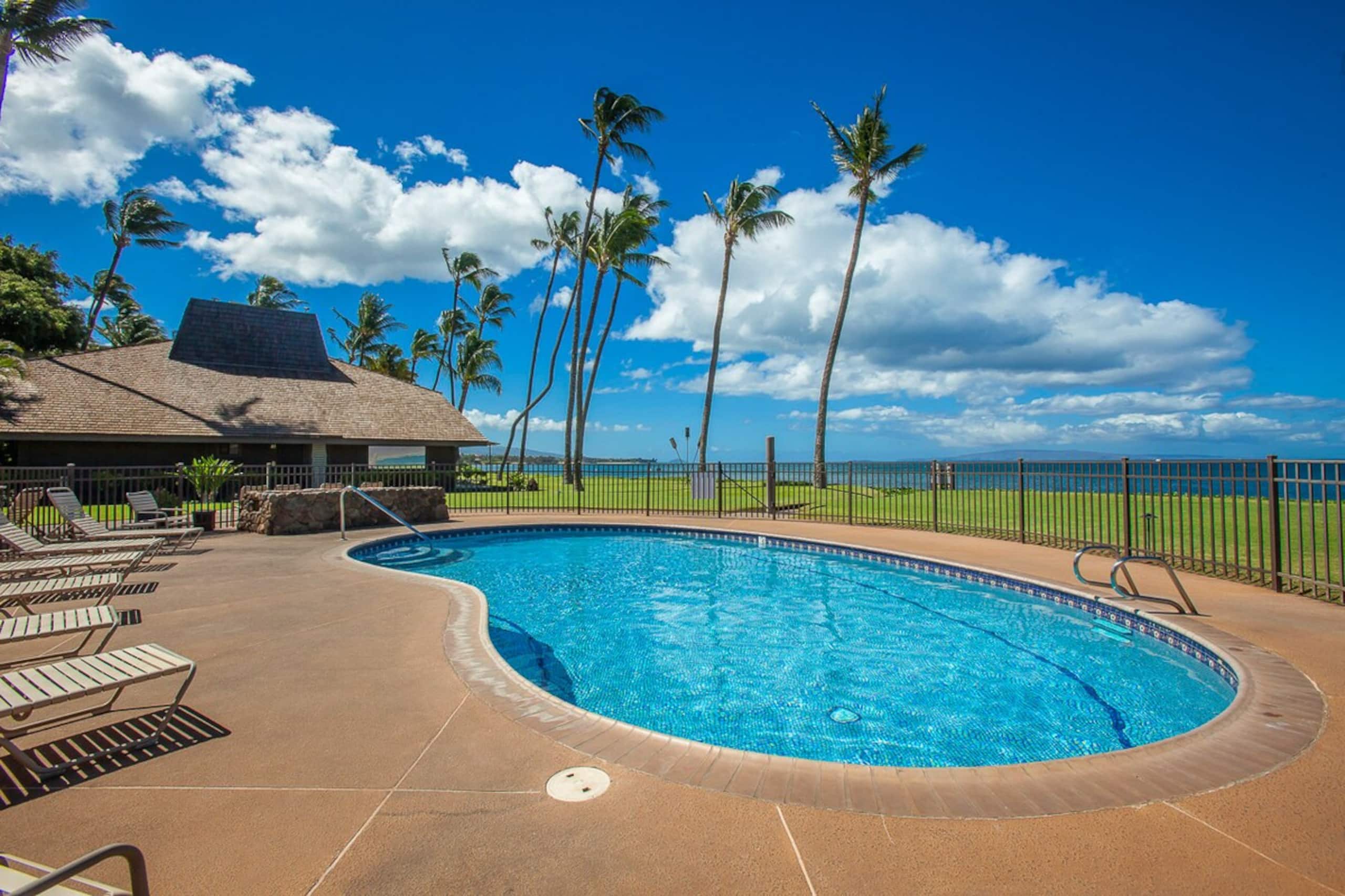 Oceanfront condo w/ sunset lanai views, pools - Photo 33