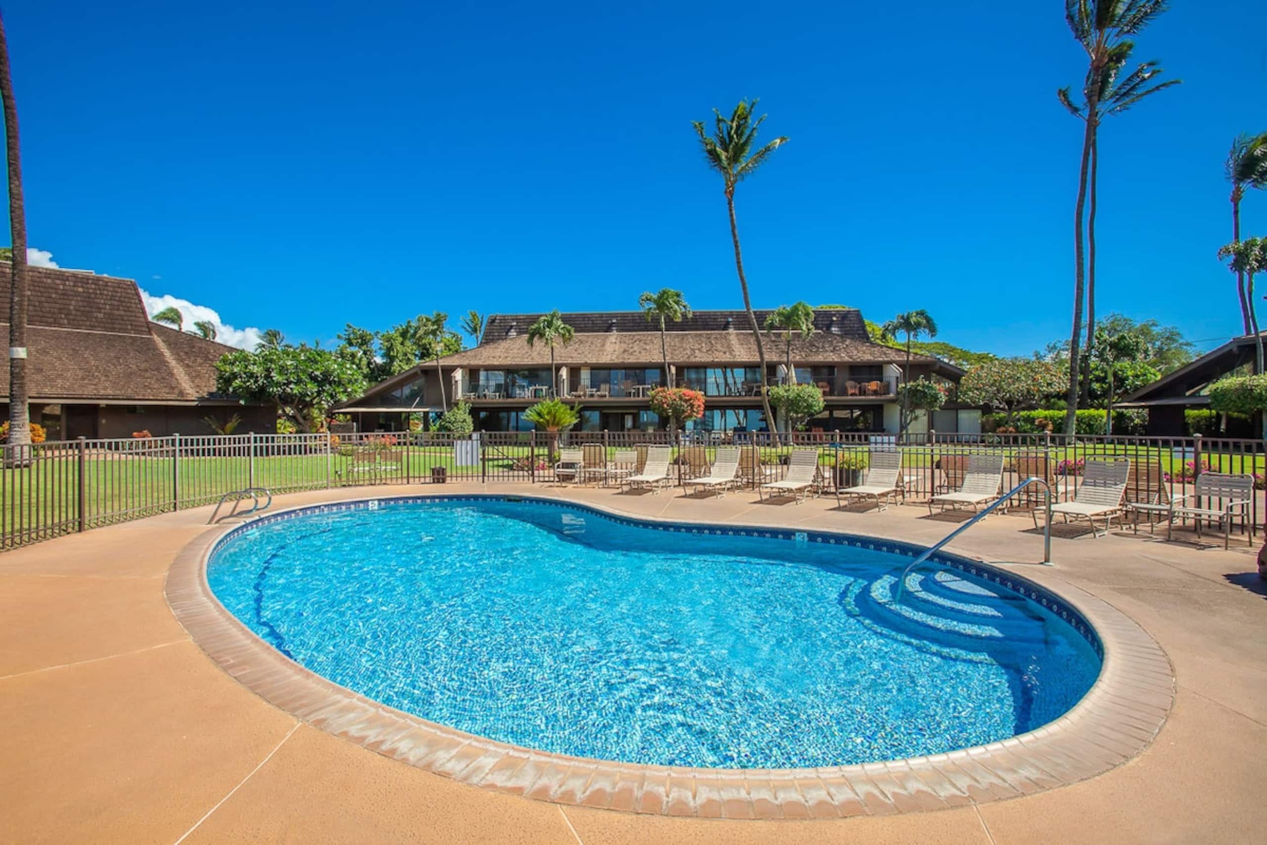 Oceanfront condo w/ sunset lanai views, pools - Photo 30