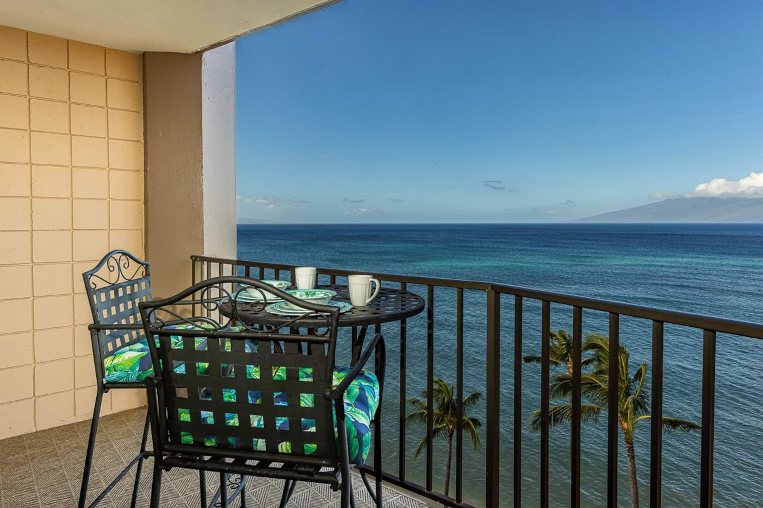 Oceanfront 1BR Kahana w/ whale views - Photo 1