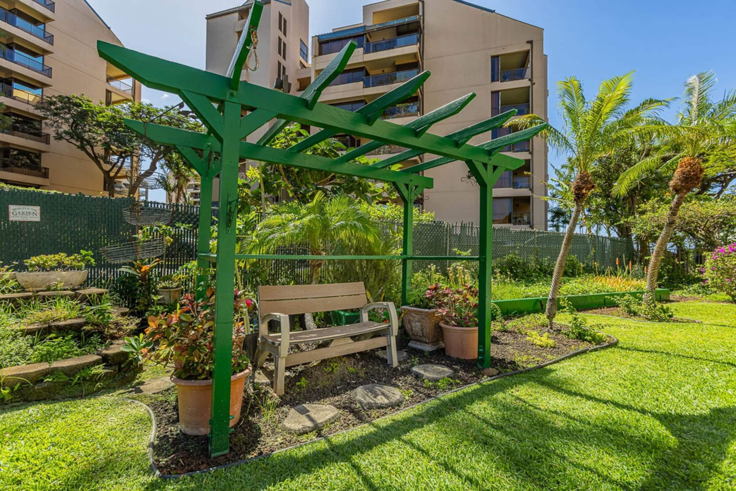 Oceanfront 1BR Kahana w/ whale views - Photo 47