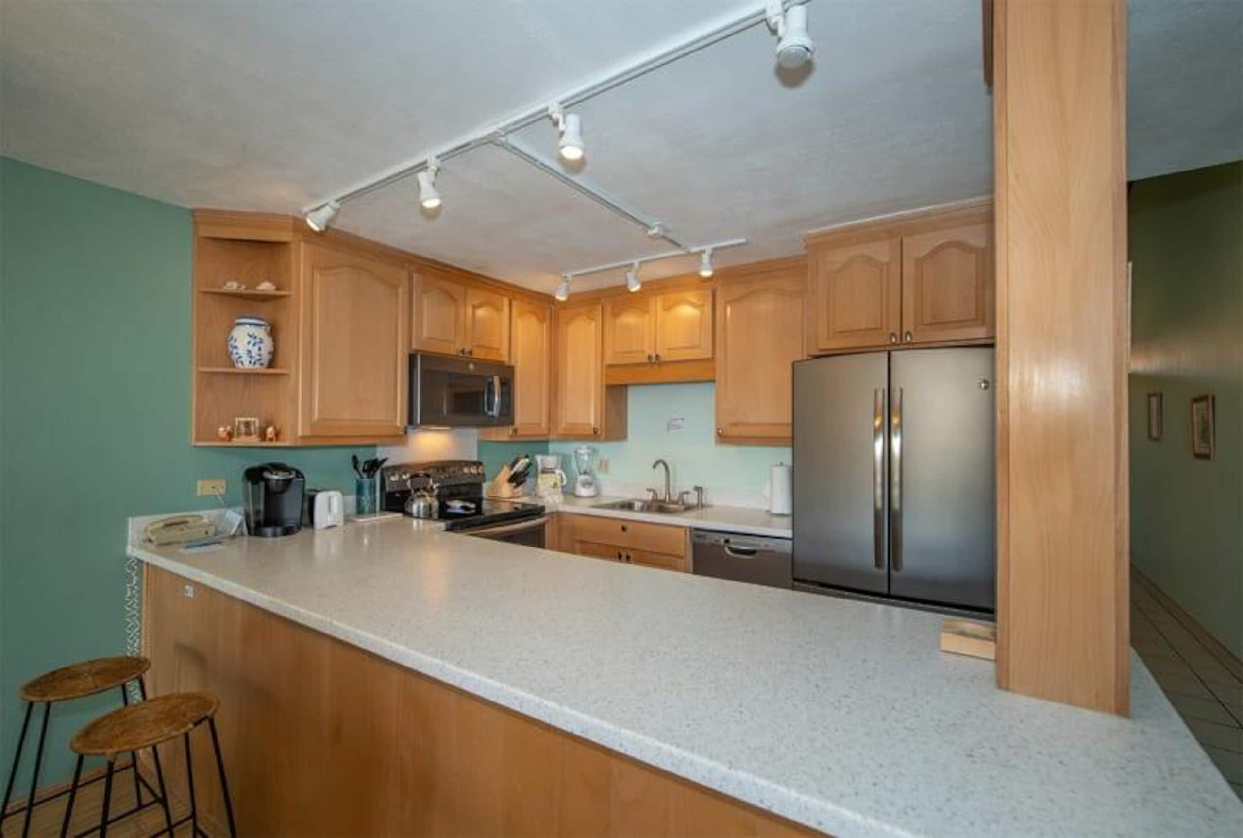 Island-Themed 2-Story w/Lanai & A/CKamaole Sands - Photo 38