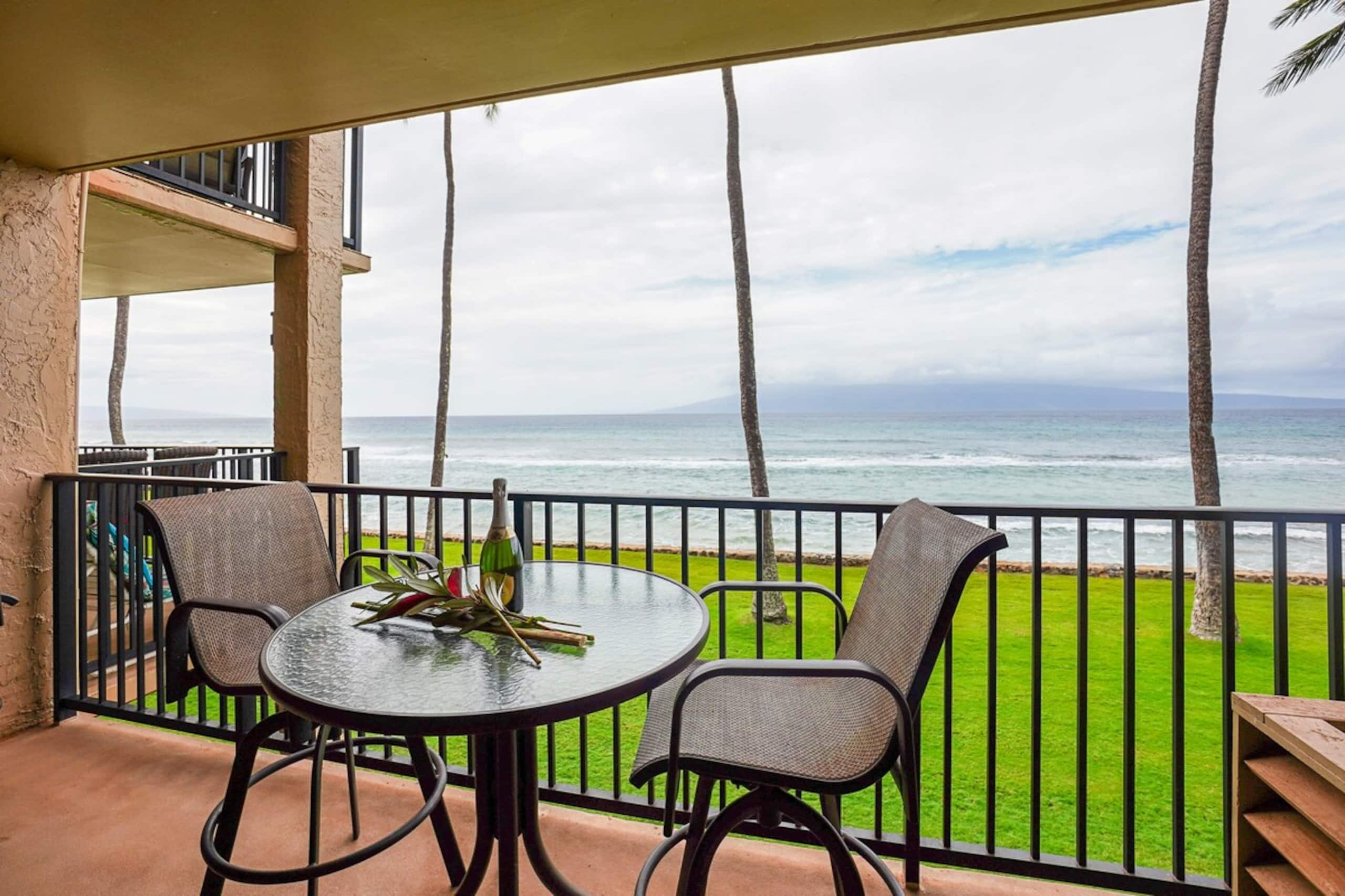 Front Row Whale Watching - Rare Oceanfront - Photo 21