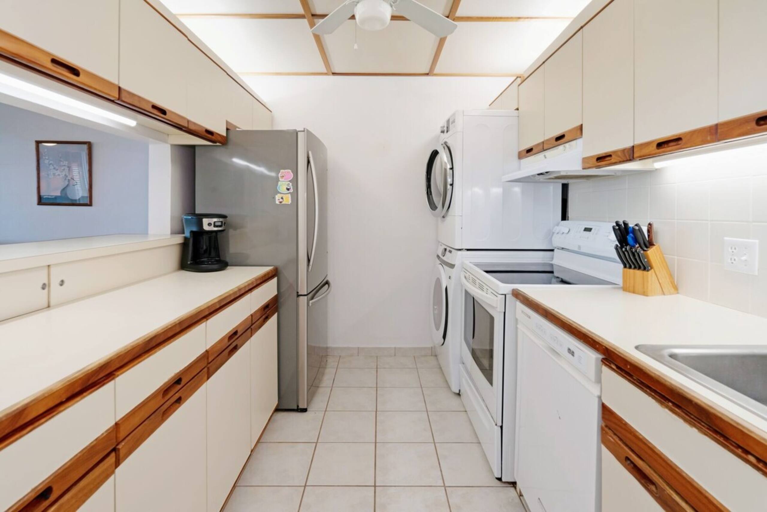 3 bedroom Oceanview Walk to Everything - KBR 612 - Photo 33