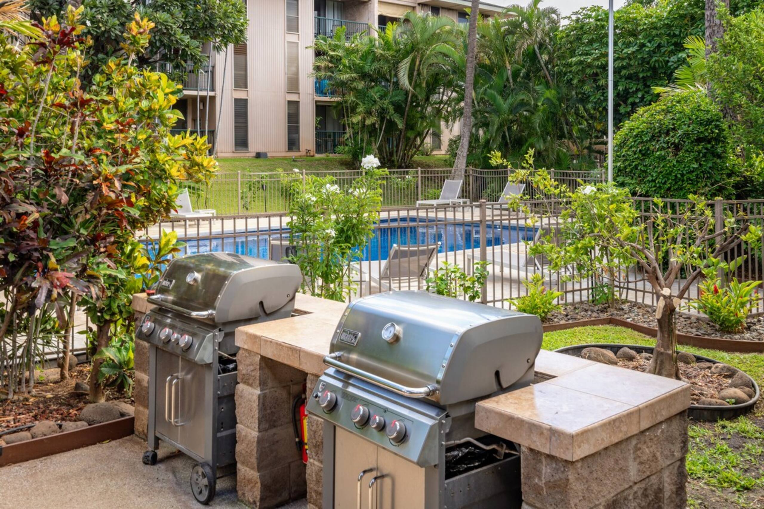 Tropical Stay Near Swimmable Beach & Food Scene - Photo 15