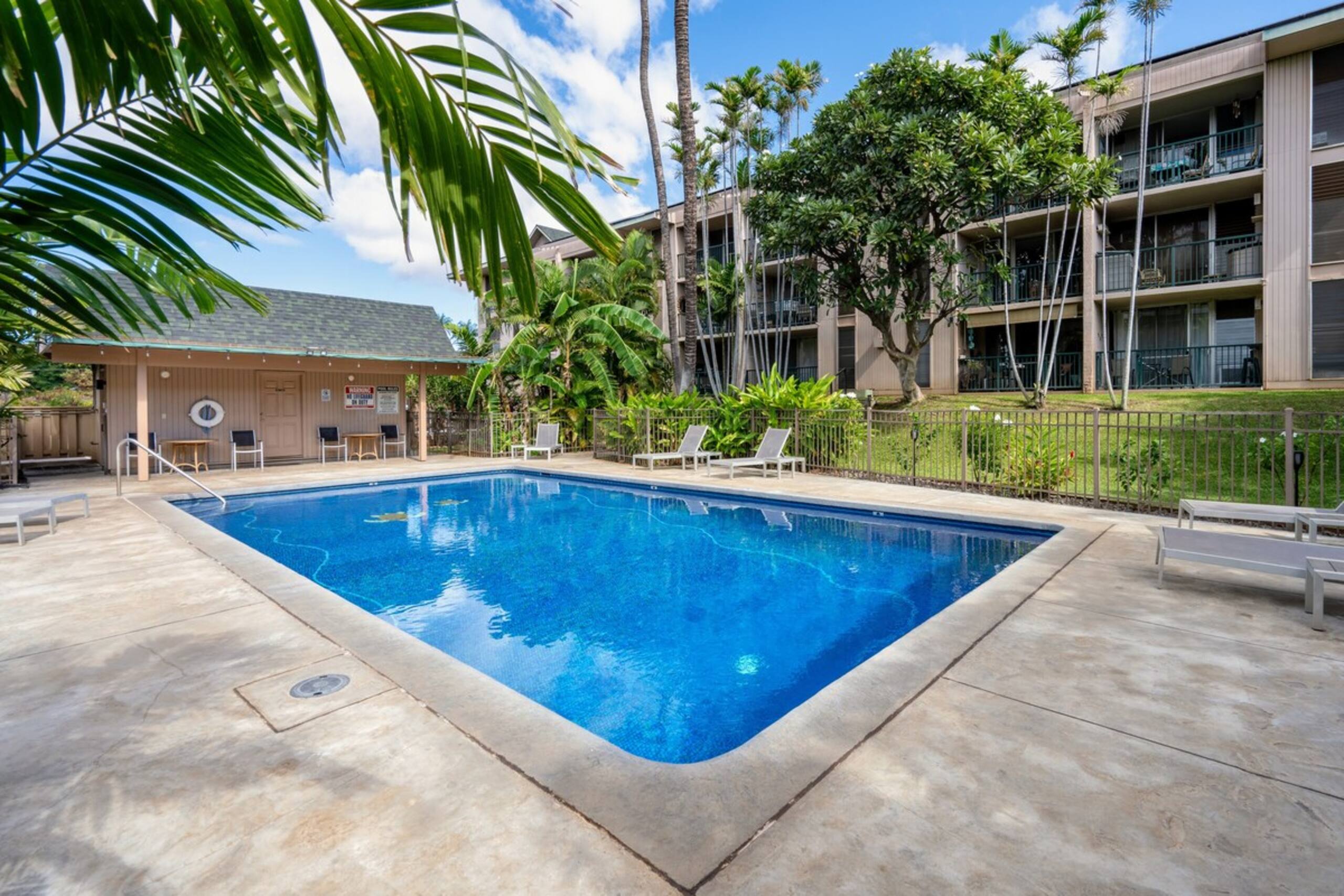 Tropical Stay Near Swimmable Beach & Food Scene - Photo 21