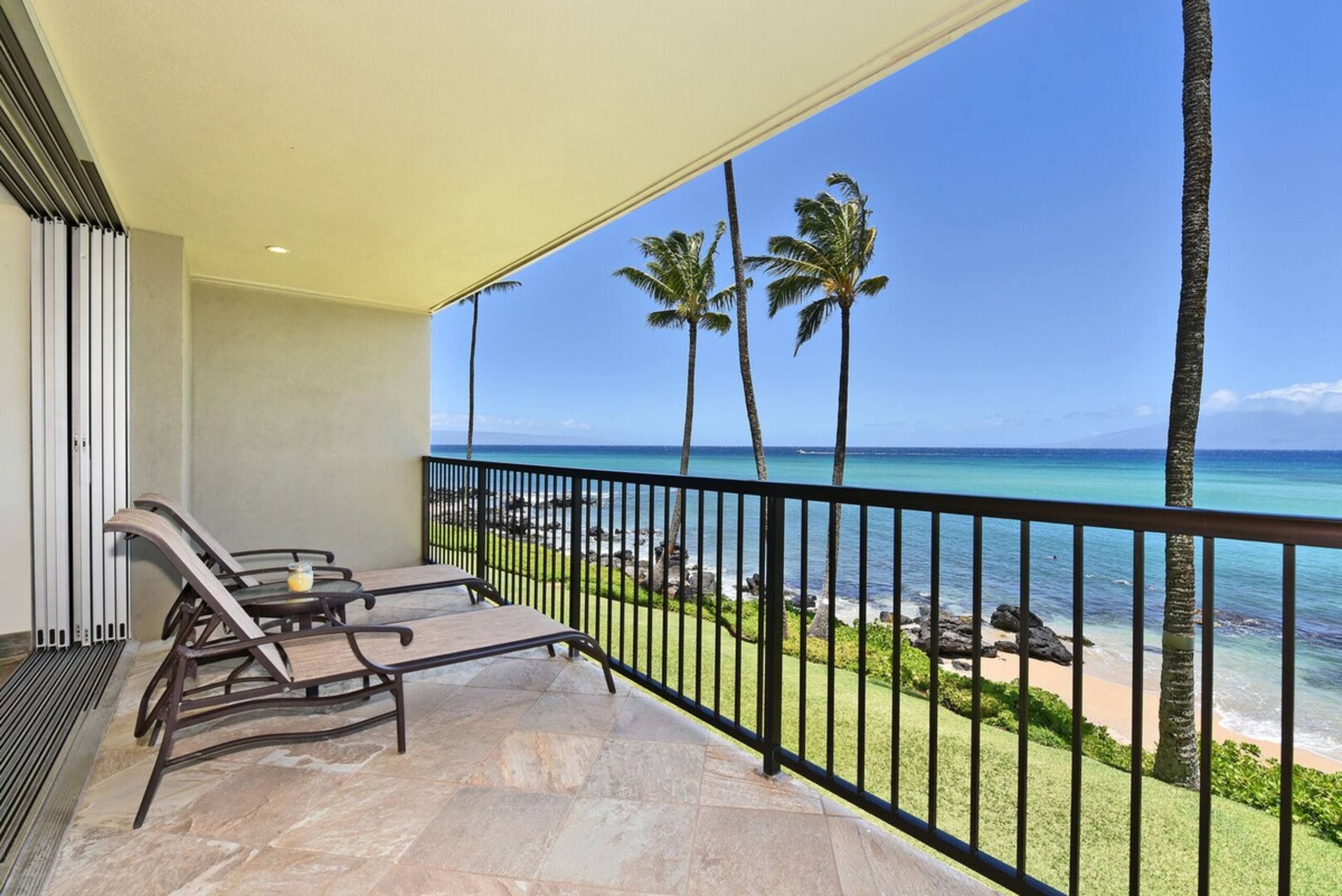 Beautiful updated 2bd condo, a sleek new finish - Photo 4
