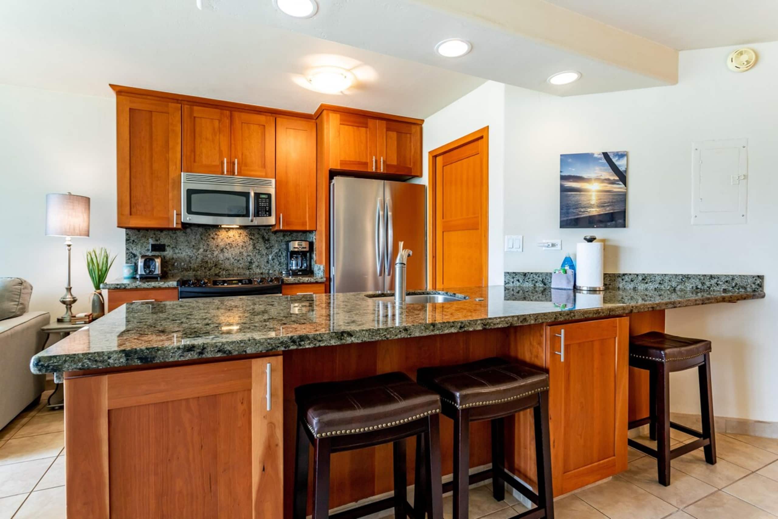 Beautiful Lanai Views, Oceanfront Complex W/ Large - Photo 14