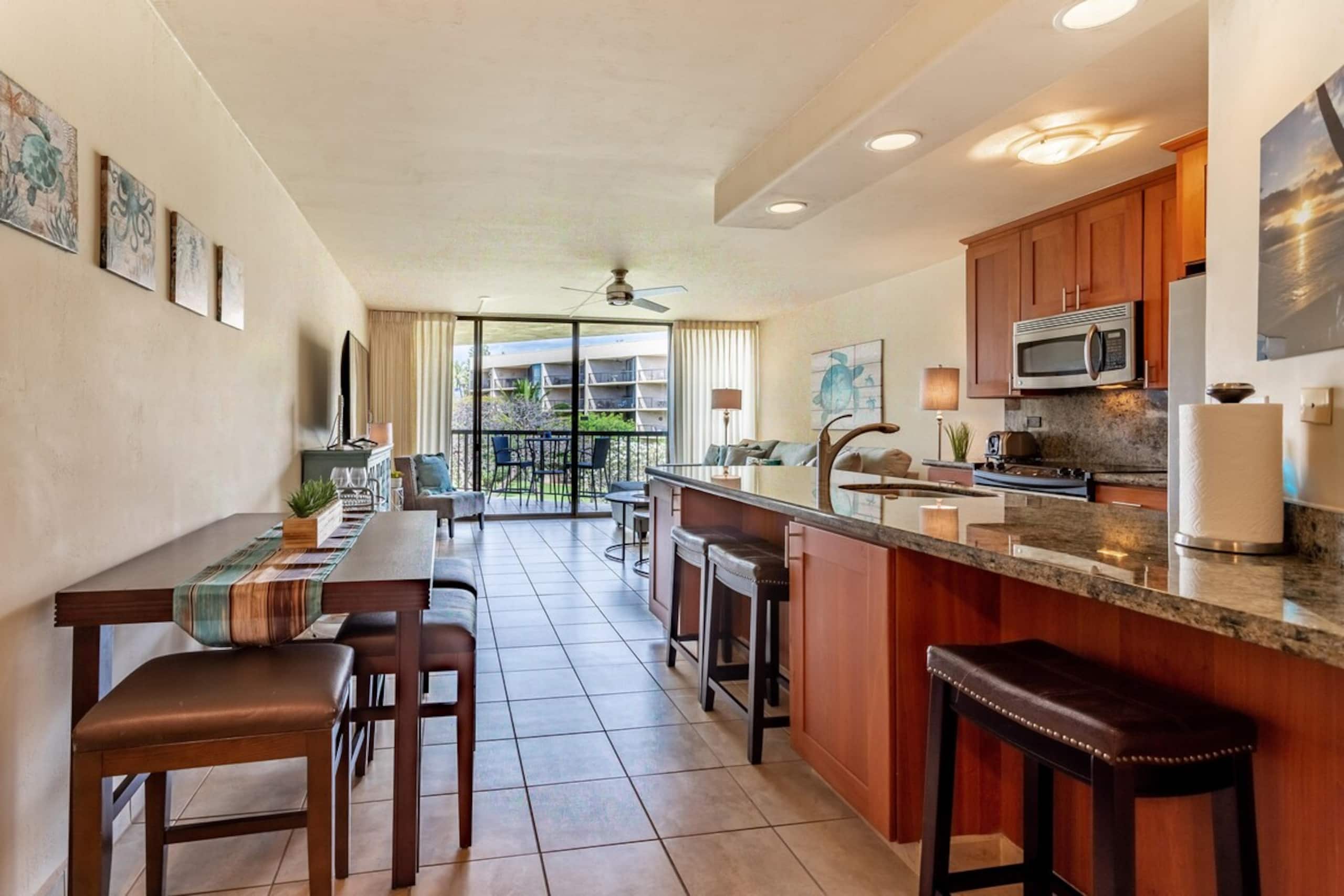 Beautiful Lanai Views, Oceanfront Complex W/ Large - Photo 11