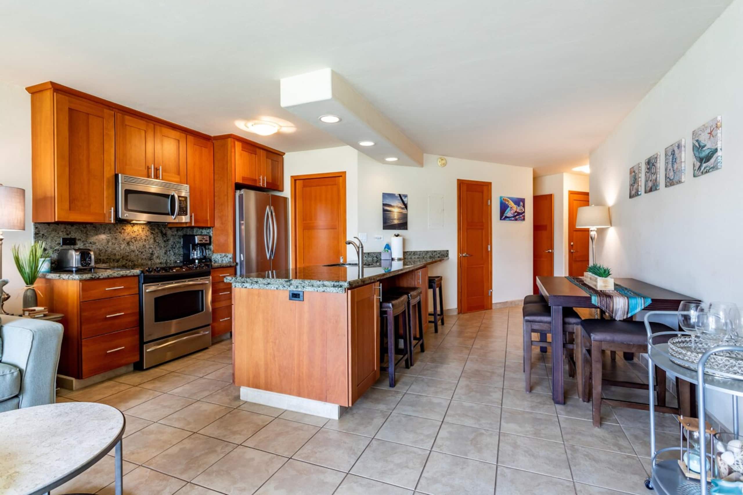 Beautiful Lanai Views, Oceanfront Complex W/ Large - Photo 10