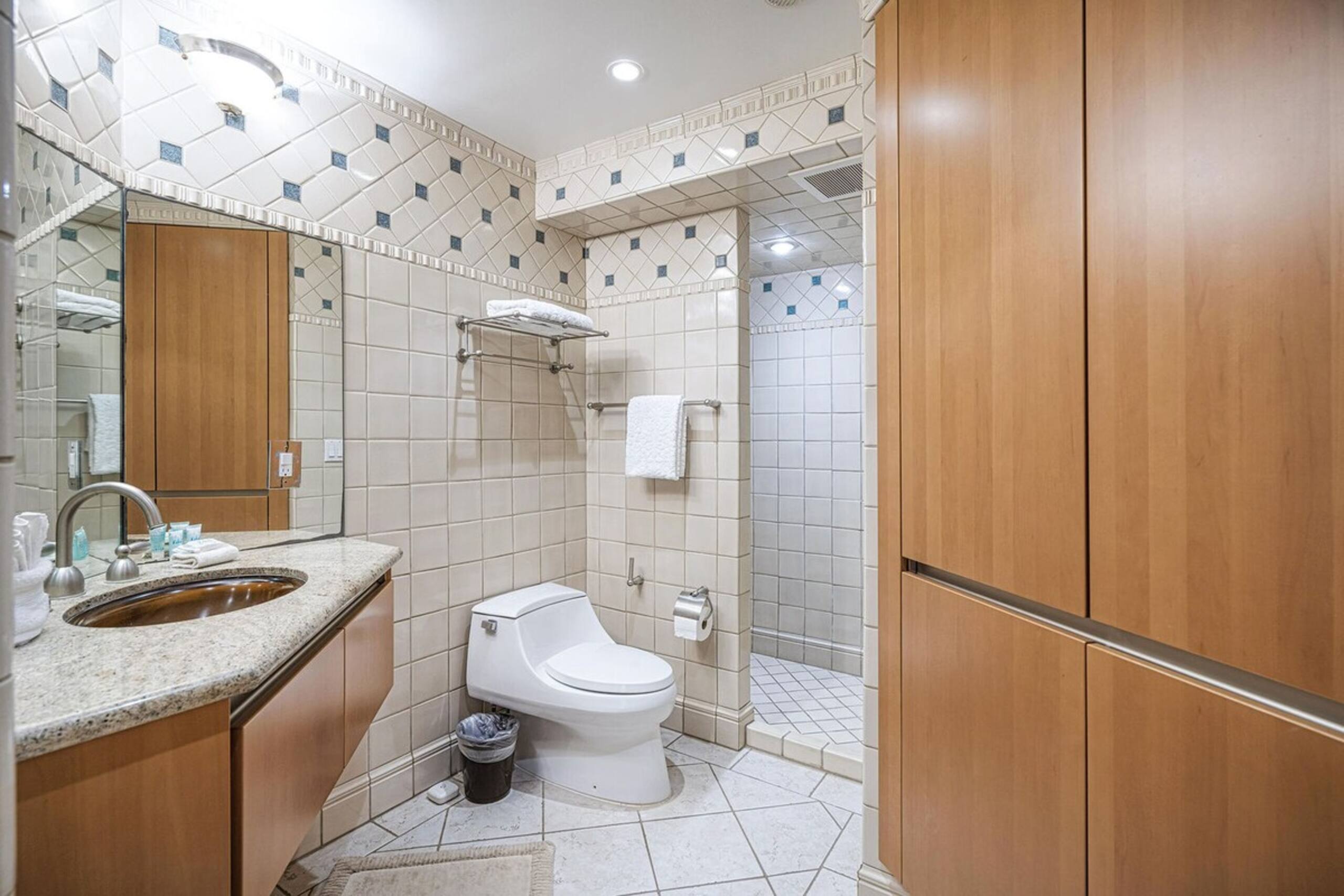 Hale Hui Kai 208, Renovated, Ocean View, Split AC - Photo 16