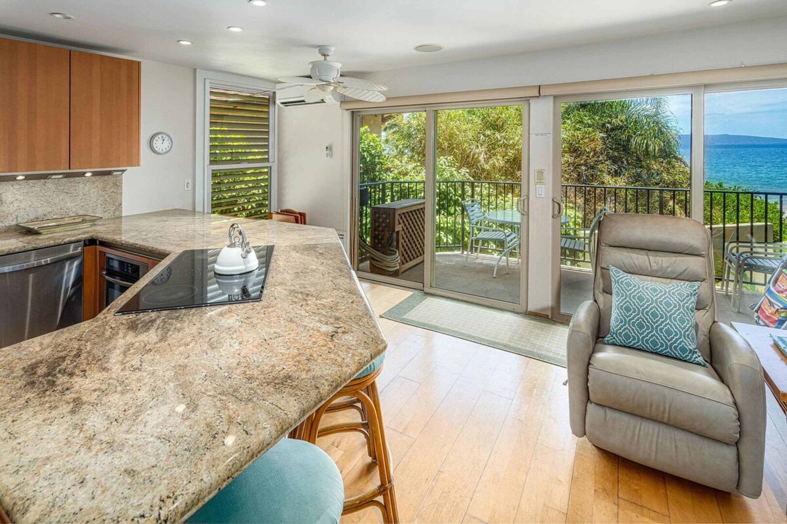 Hale Hui Kai 208, Renovated, Ocean View, Split AC - Photo 10