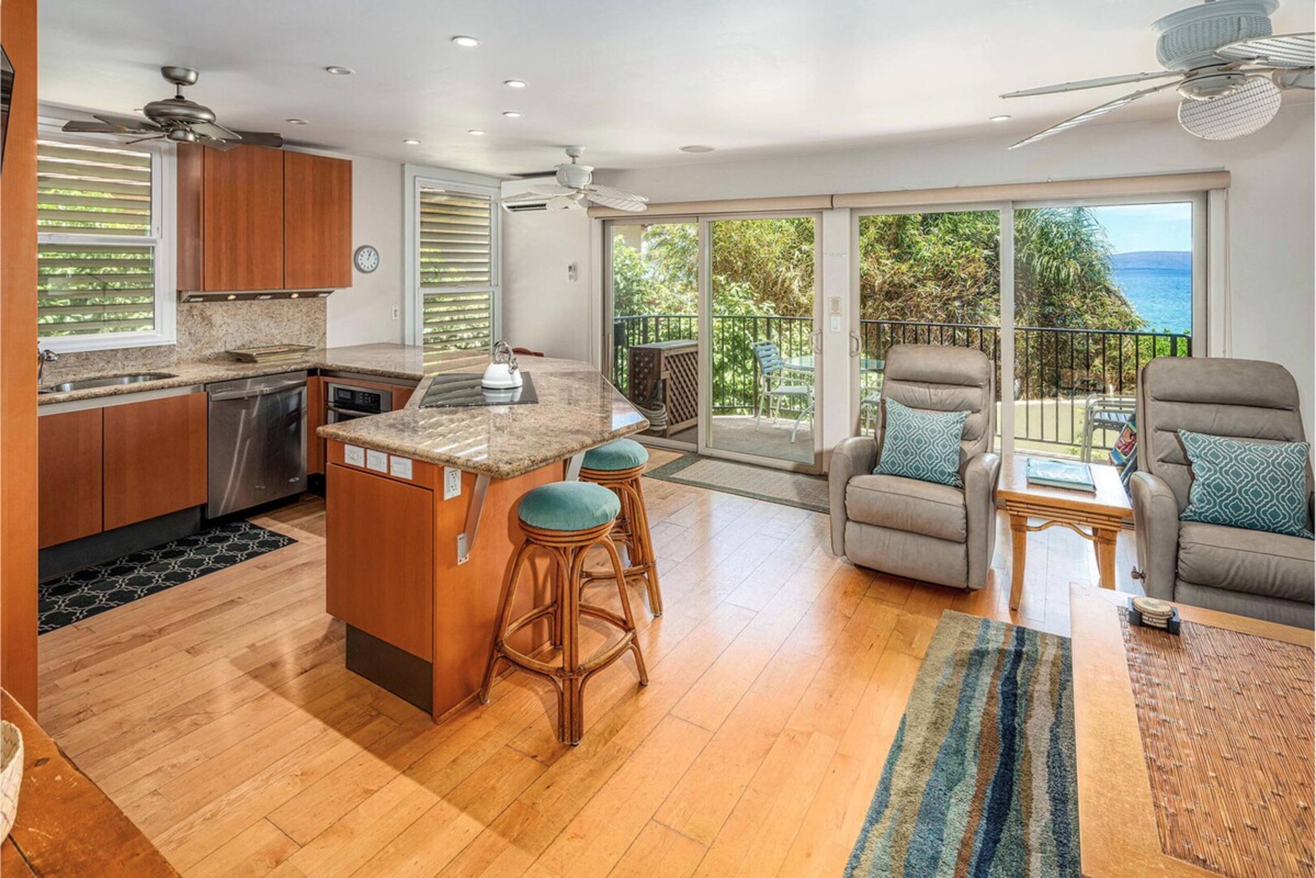 Hale Hui Kai 208, Renovated, Ocean View, Split AC - Photo 11