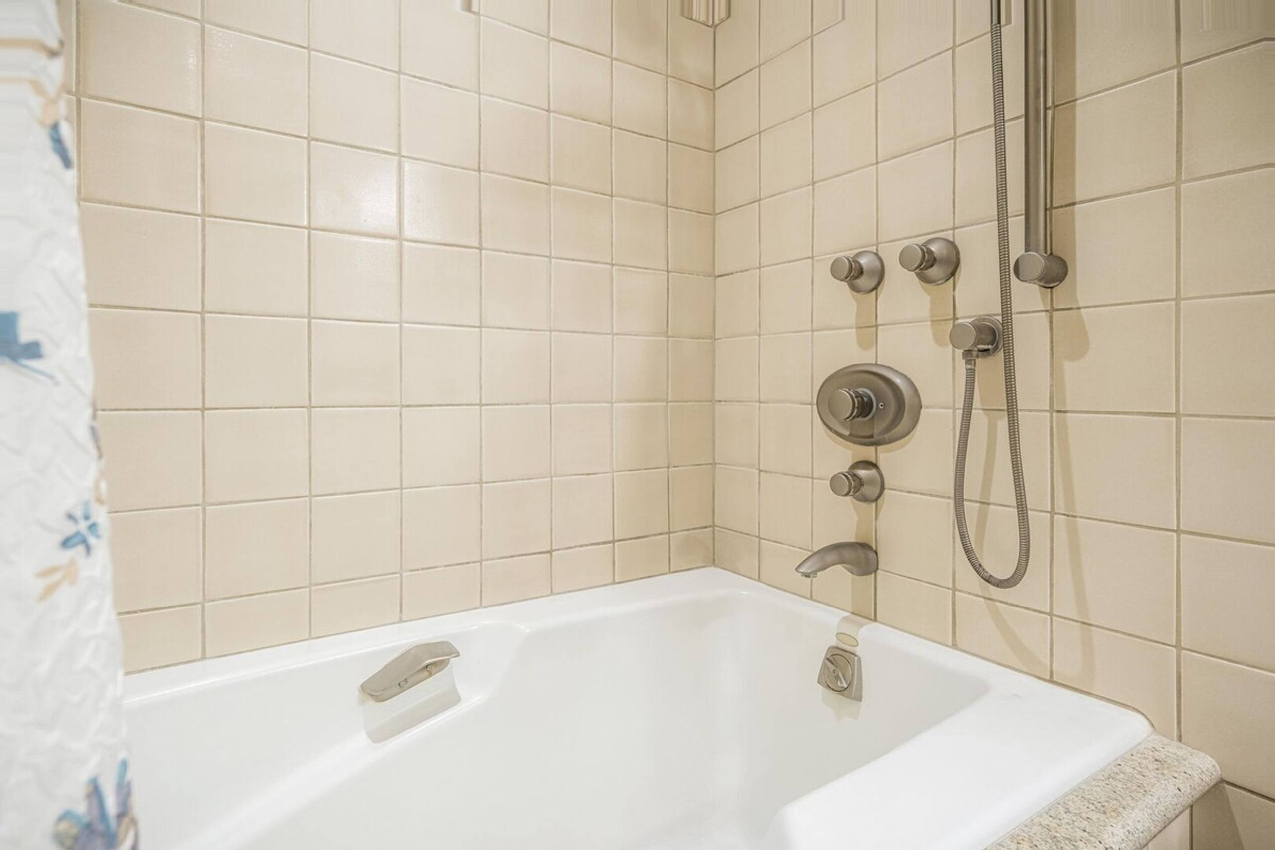 Hale Hui Kai 208, Renovated, Ocean View, Split AC - Photo 22