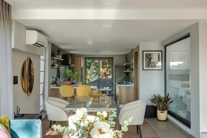 Dining area image 2