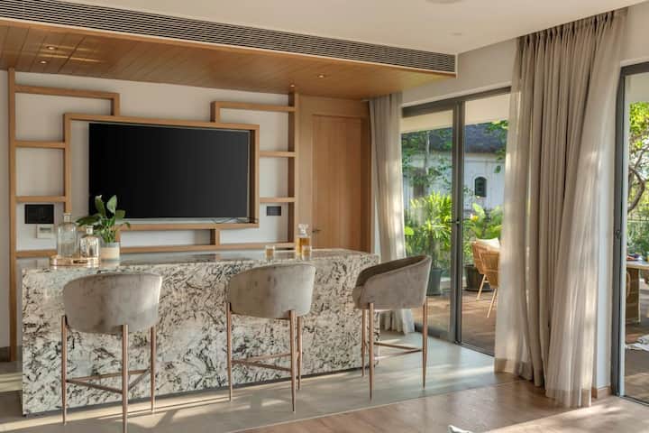 Dining area image 1