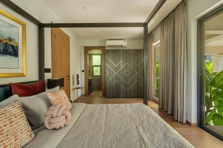 Bedroom 1 image 2