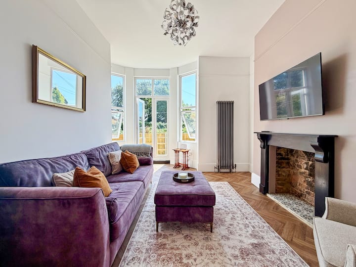 Newly Refurbished Victorian Home / Over 2 Floors - Deal
