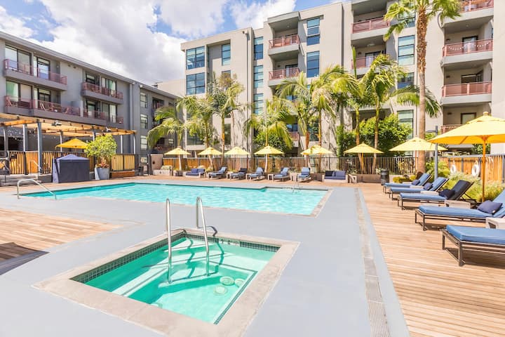Furnished Studio Apartment In Hollywood - Los Angeles, CA