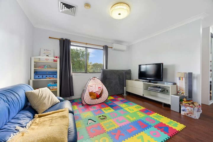 5br + Billiards Room, Sleeps 11 | Near St Marys - Penrith