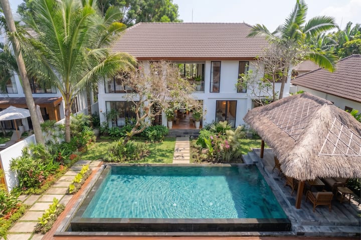 Luxe 5br In Ubud's Ricefields W Bathtubs & Pool - Ubud