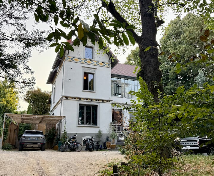 Grande Maison Entièrement Rénovée Dans Parc Arboré - Lyon
