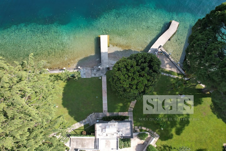 Garda Private Beach & Garage | Goldensuitesitaly - Gargnano