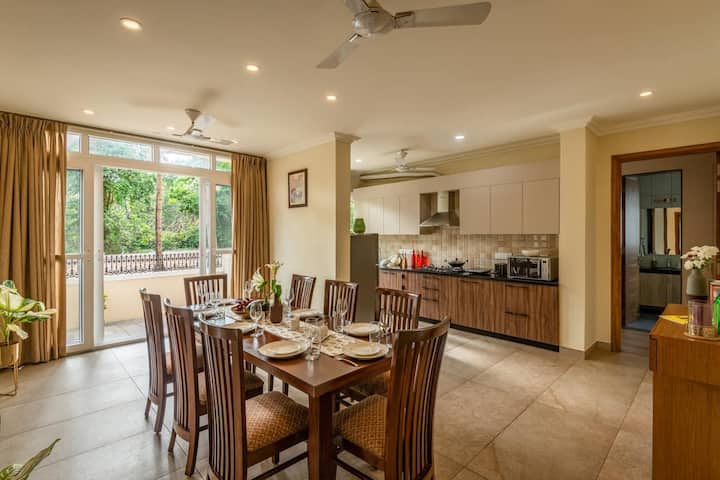Dining area image 1