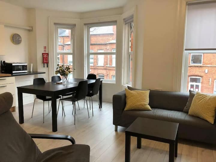 Spacious 3-bed Apartment In Queen's Quarter - Belfast
