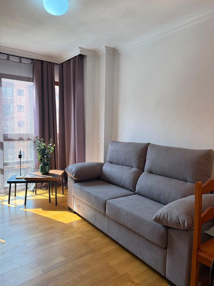 Centrally Located Apartment With Pool Near Ifema - Torrejón de Ardoz