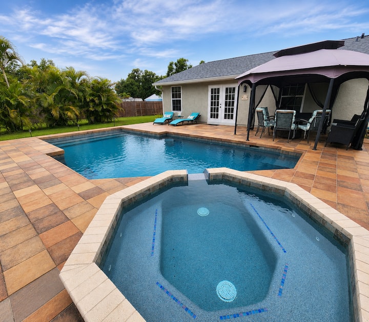 Poolside Retreat - Sarasota, FL