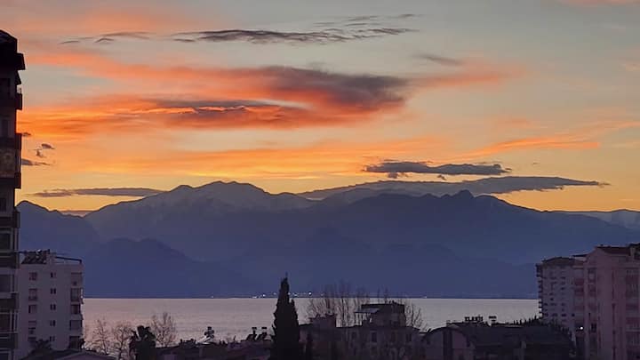 Lara'da Manzaralı, Havuzlu,donanımlı, Denize Yakın - Antalya