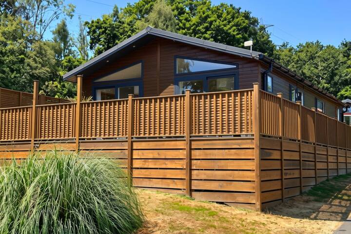 Lakeside Retreat In South Devon - Bovey Tracey