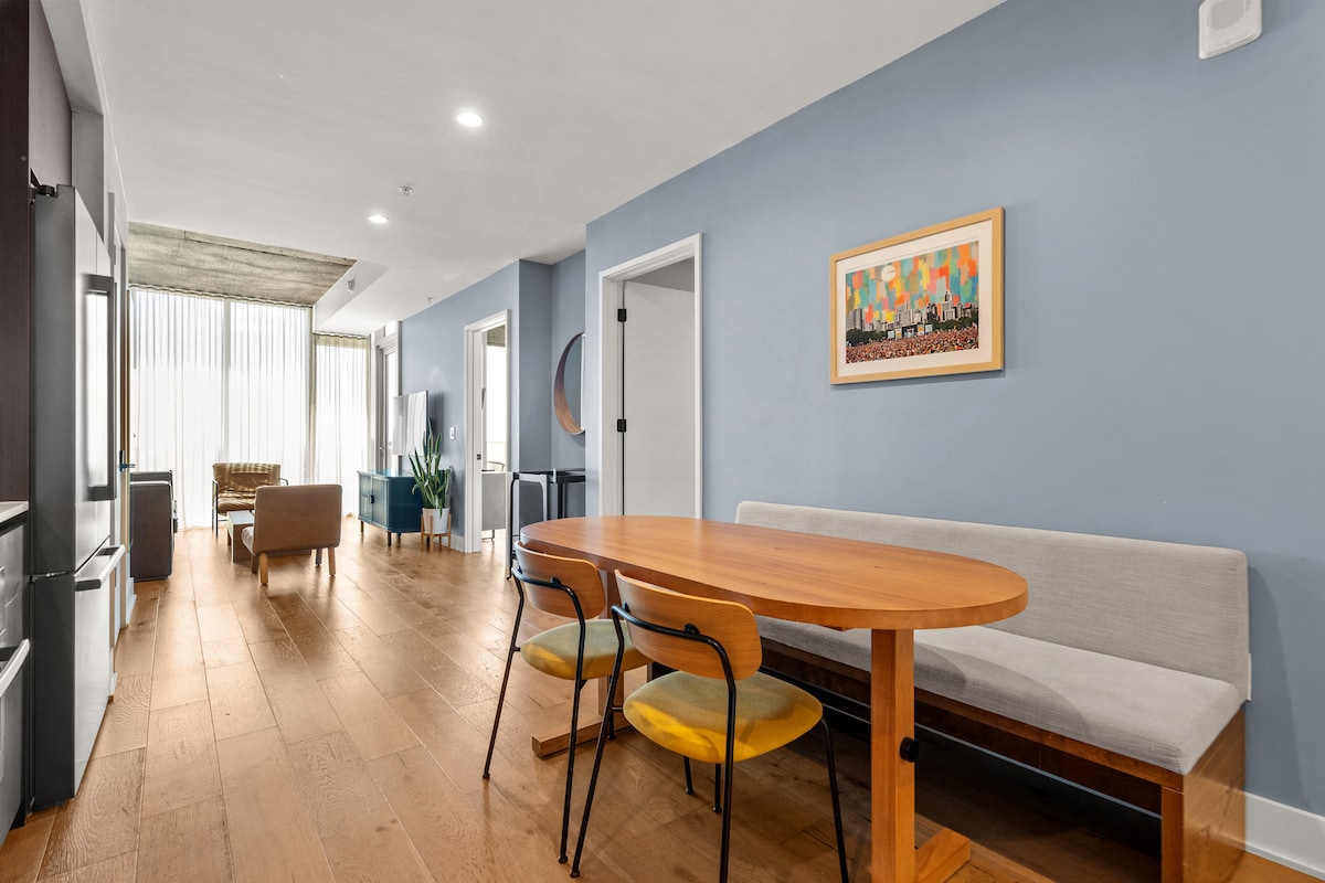 Luxury 28th Floor Lake View | Walk to Rainey
