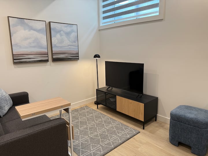 Cozy & Stylish Suite On Quiet Street In Westmount - Edmonton