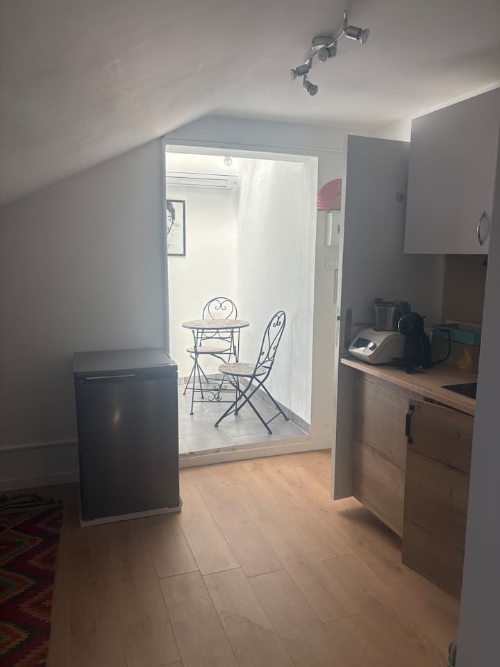 Joli Petit Studio Avec Sa Terrasse - Cogolin